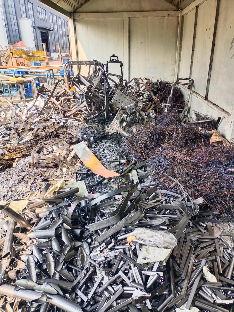 在数字化时代，电子产品更新换代的速度越来越快，随之而来的电子废弃物问题也日益凸显。面对这一挑战，我们应该如何正确处理这些废弃电器？让我们一起深入探讨。